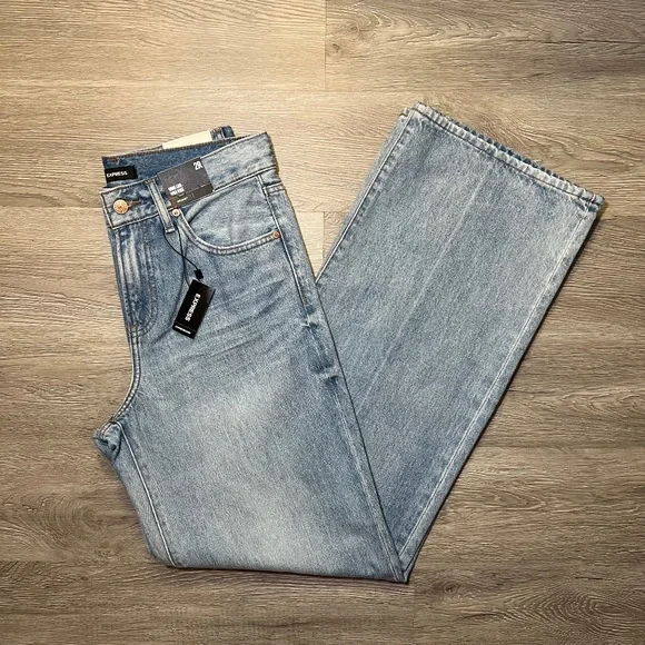 Express, High Waisted Wide Leg Jeans - Light Wash - Size 2R - Picture 2 of 13